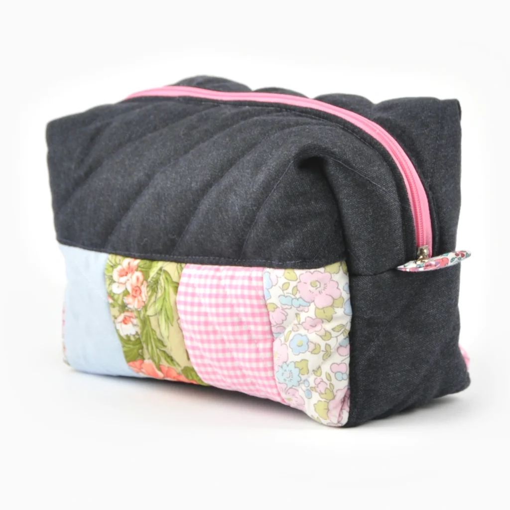 Kosmetyczka Granatowy Patchwork Kolorowy — Outlet, 21 × 16 × 11 cm — widok główny